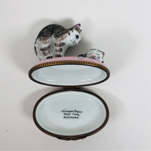Limoges Trinket Box - Rochard Limoges Porcelain Cat Kitten and Spilt Milk Box - Picture 12 of 13